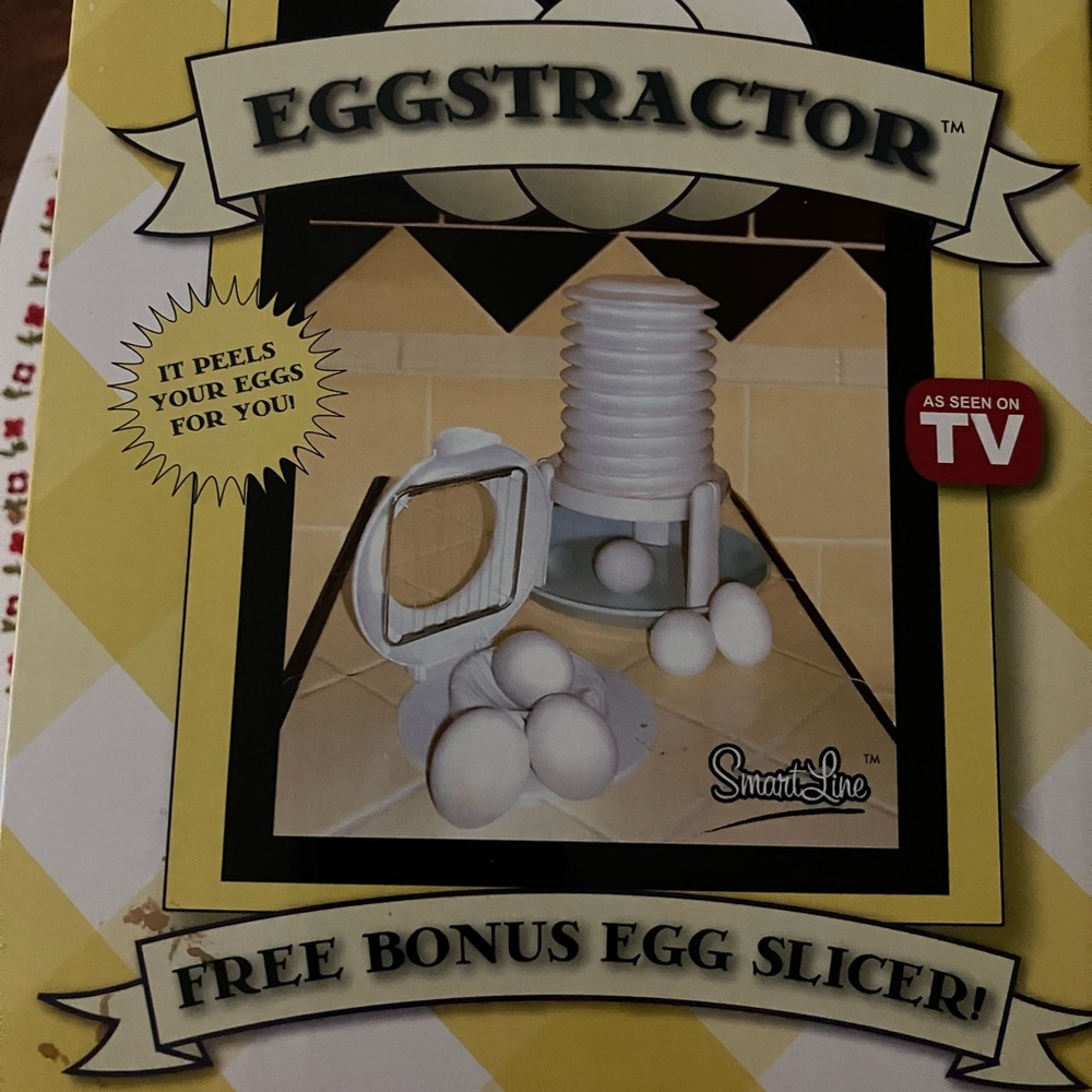 Eggstractor Egg Peeler with Bonus Slicer
